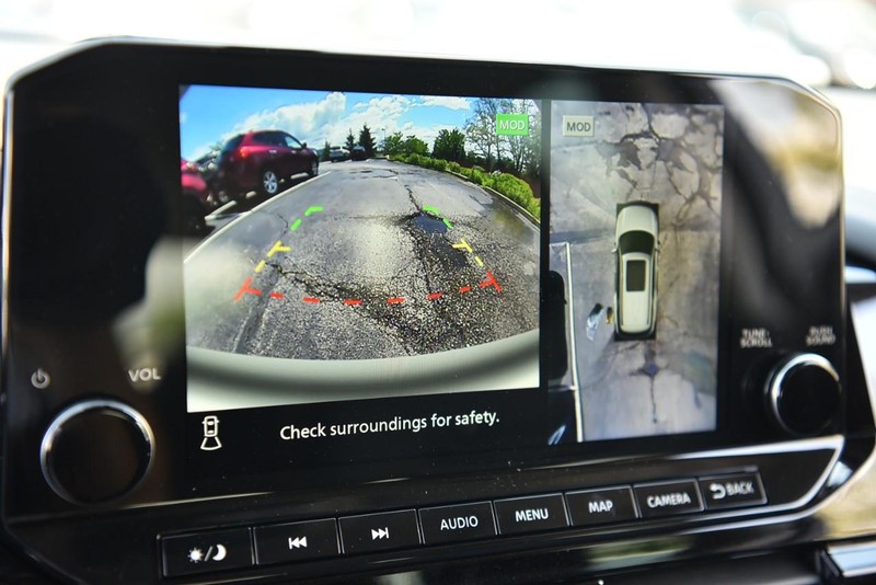 Nissan Pathfinder Vehicle Image 13