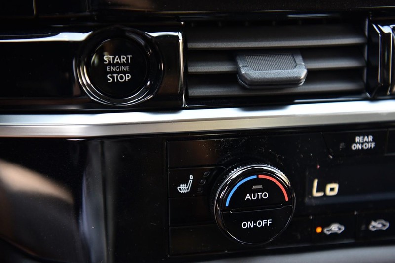 Nissan Pathfinder Vehicle Image 17