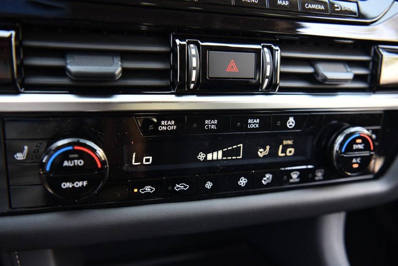 Nissan Pathfinder Vehicle Image 18