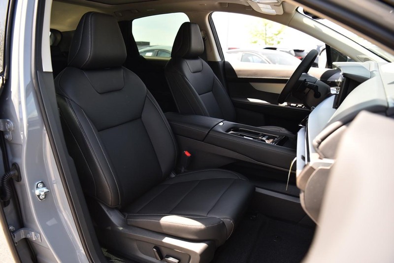Nissan Murano Vehicle Image 24