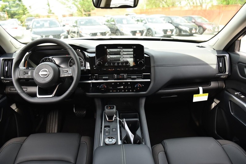 Nissan Pathfinder Vehicle Image 08