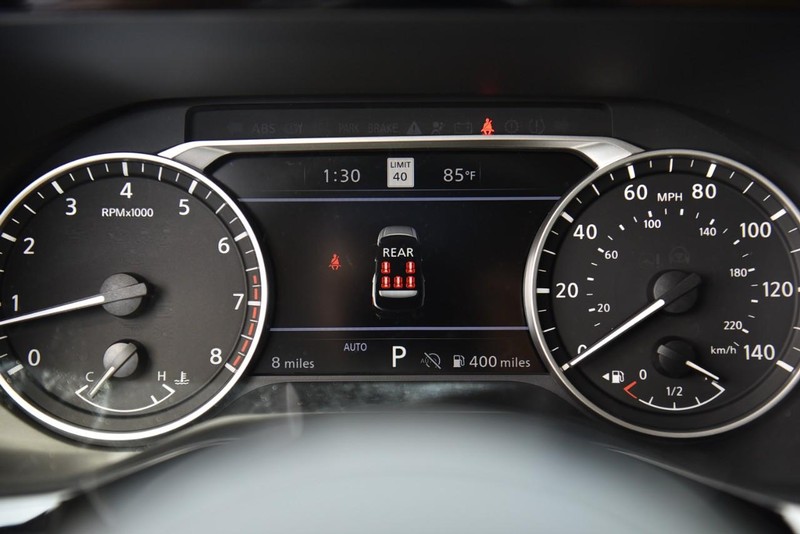 Nissan Pathfinder Vehicle Image 12