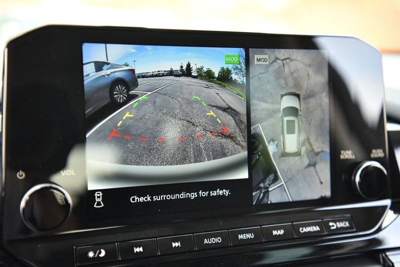 Nissan Pathfinder Vehicle Image 13
