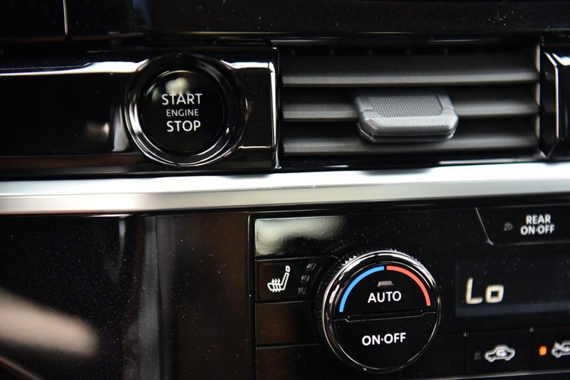 Nissan Pathfinder Vehicle Image 17