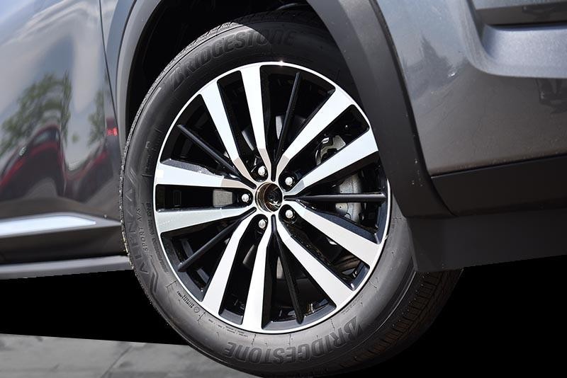 Nissan Pathfinder Vehicle Image 03