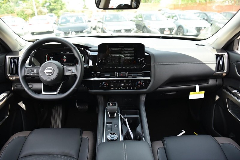 Nissan Pathfinder Vehicle Image 08