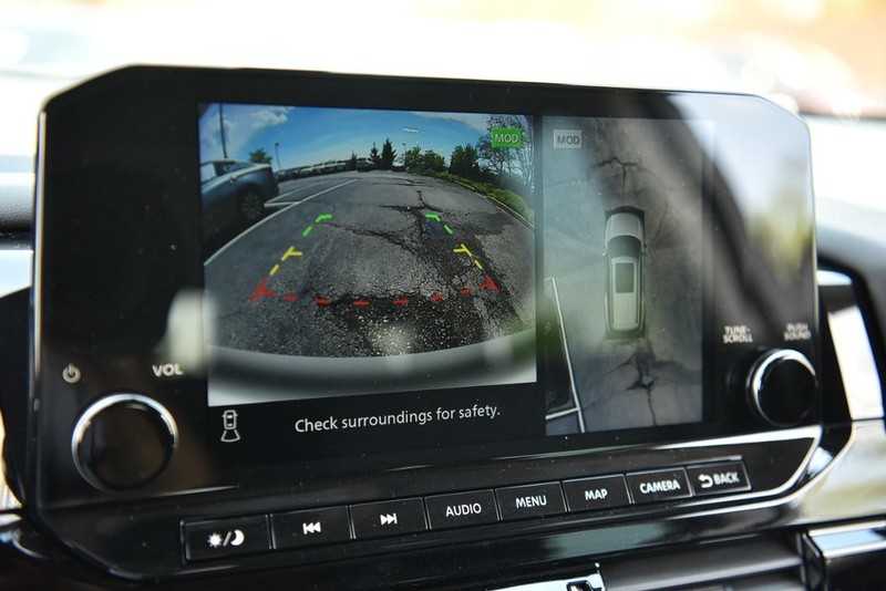 Nissan Pathfinder Vehicle Image 14