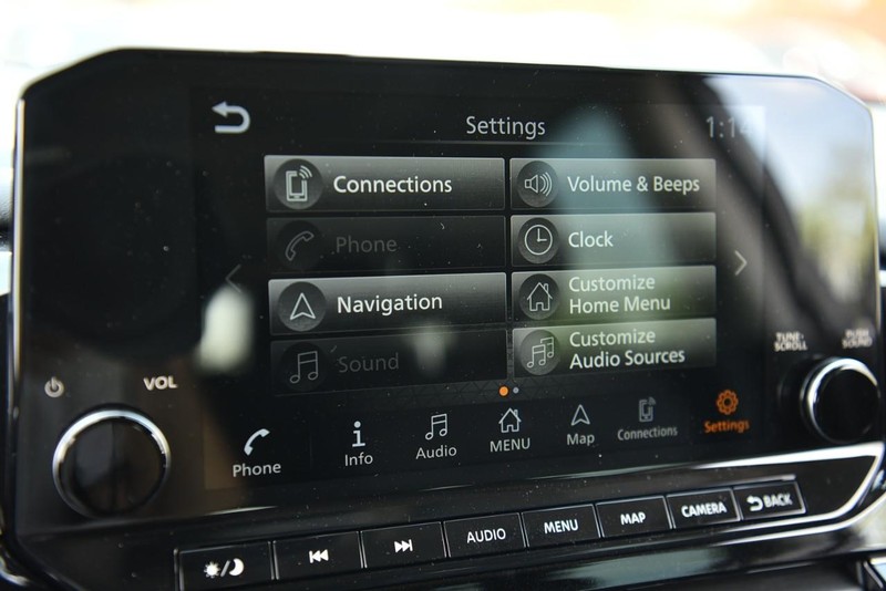Nissan Pathfinder Vehicle Image 15