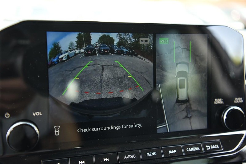 Nissan Pathfinder Vehicle Image 16
