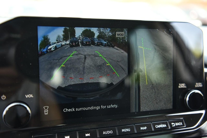 Nissan Pathfinder Vehicle Image 17