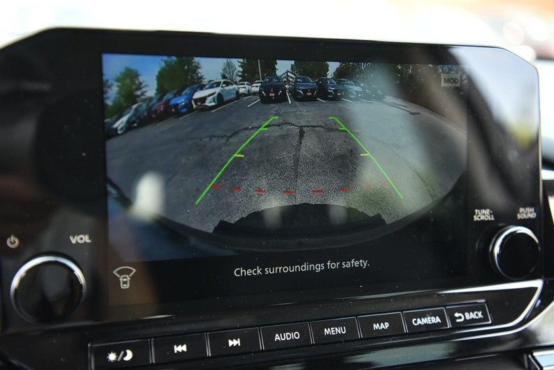 Nissan Pathfinder Vehicle Image 18