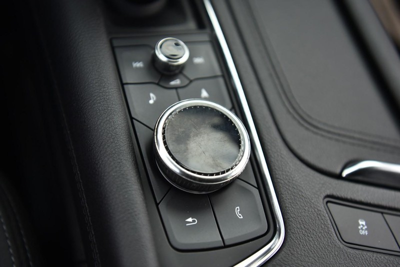 Cadillac XT5 Vehicle Image 16