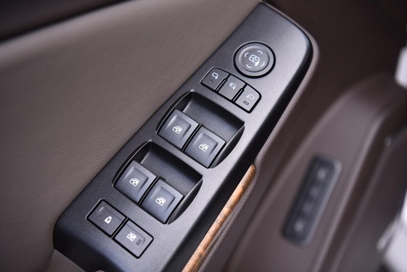 GMC Yukon Vehicle Image 09