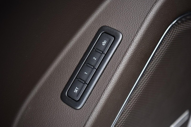 GMC Yukon Vehicle Image 10