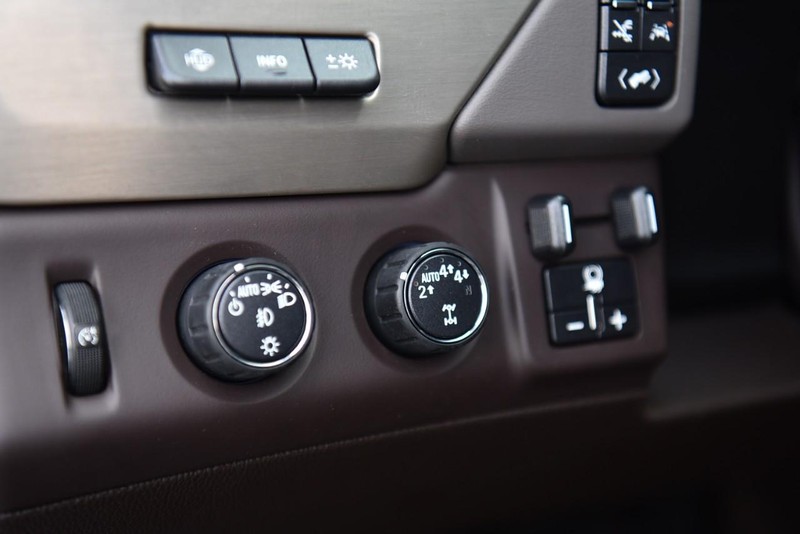 GMC Yukon Vehicle Image 13