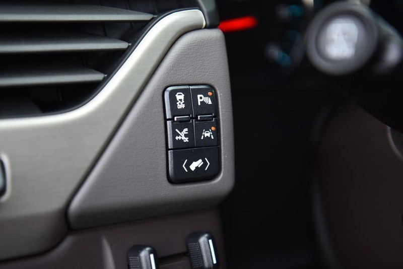 GMC Yukon Vehicle Image 14