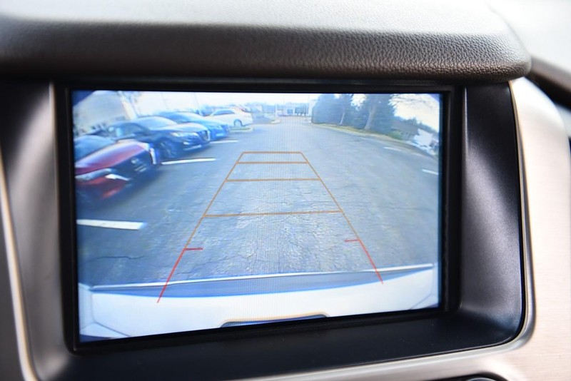GMC Yukon Vehicle Image 16