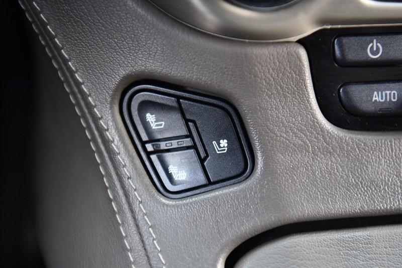 GMC Yukon Vehicle Image 18