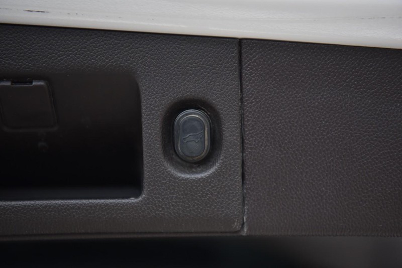 GMC Yukon Vehicle Image 30