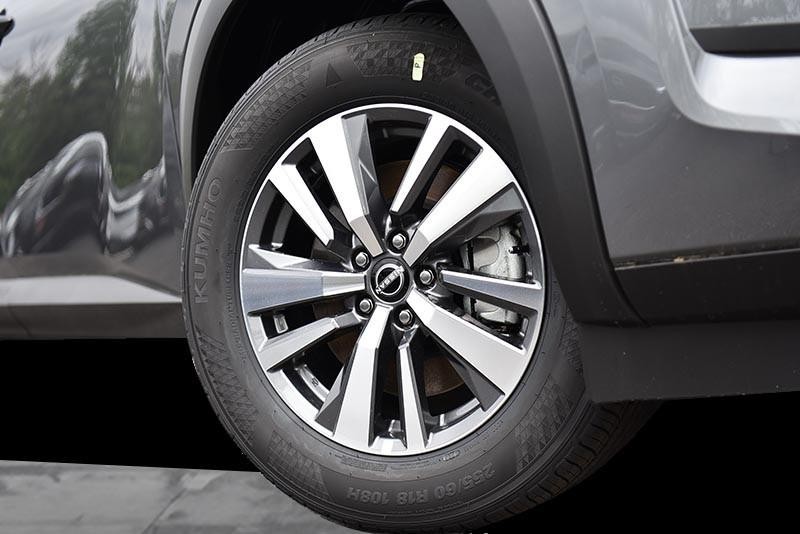 Nissan Pathfinder Vehicle Image 03