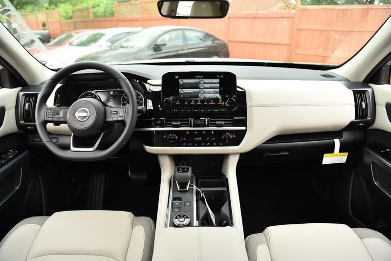 Nissan Pathfinder Vehicle Image 08