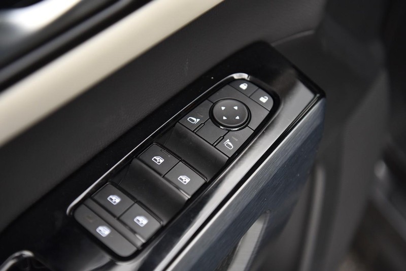 Nissan Pathfinder Vehicle Image 09