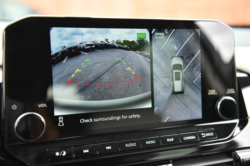 Nissan Pathfinder Vehicle Image 13