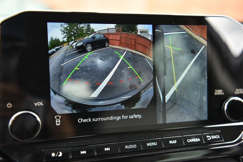 Nissan Pathfinder Vehicle Image 15