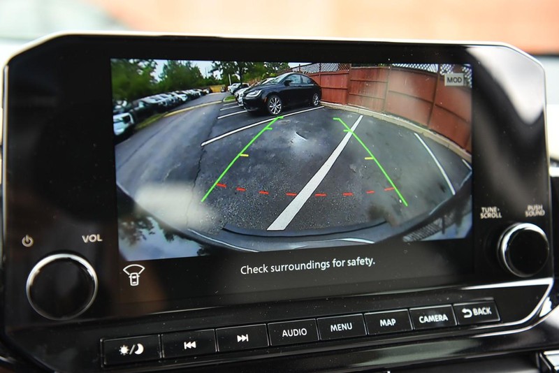 Nissan Pathfinder Vehicle Image 16