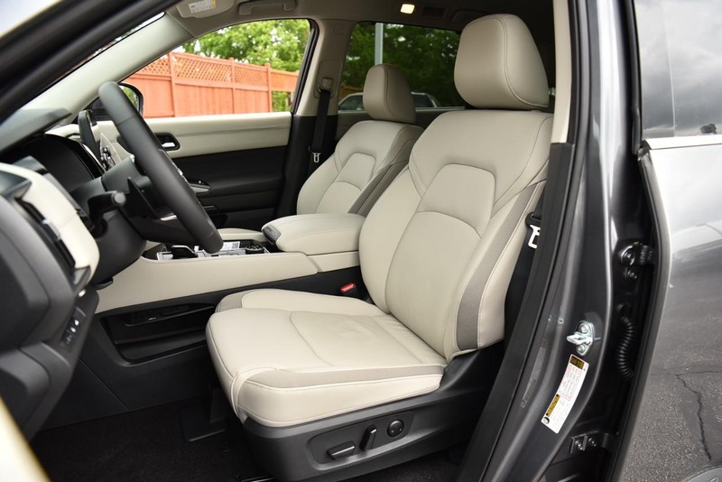 Nissan Pathfinder Vehicle Image 22