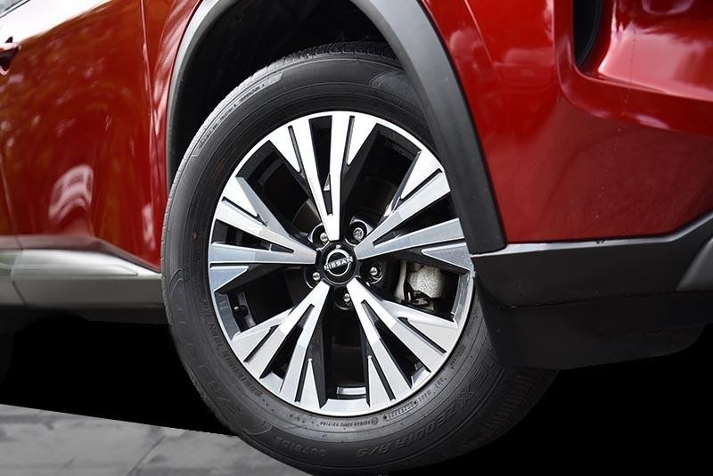 Nissan Rogue Vehicle Image 03