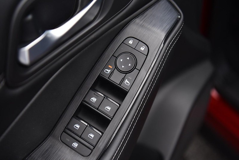 Nissan Rogue Vehicle Image 09