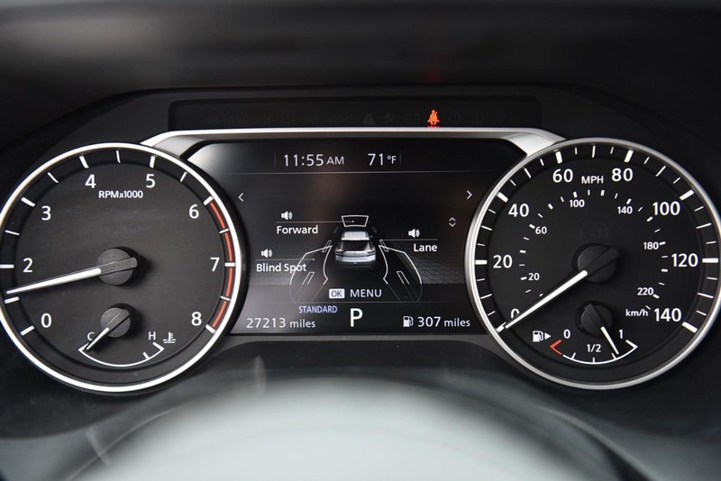 Nissan Rogue Vehicle Image 12