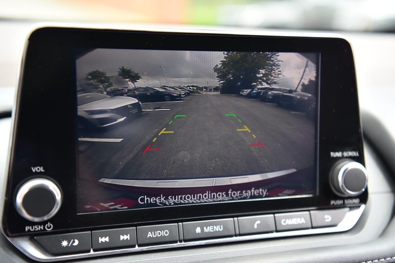 Nissan Rogue Vehicle Image 13