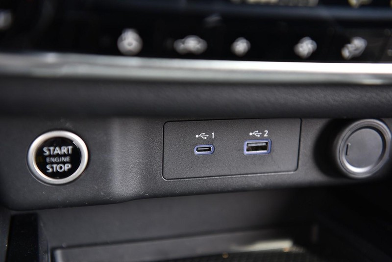 Nissan Rogue Vehicle Image 16