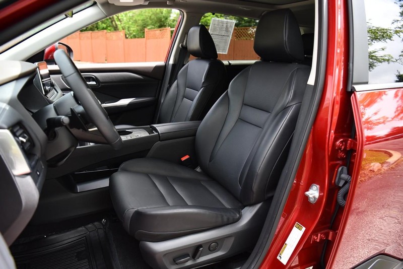 Nissan Rogue Vehicle Image 19