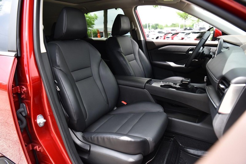 Nissan Rogue Vehicle Image 20