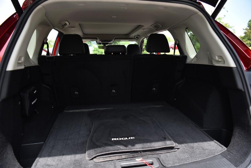 Nissan Rogue Vehicle Image 24
