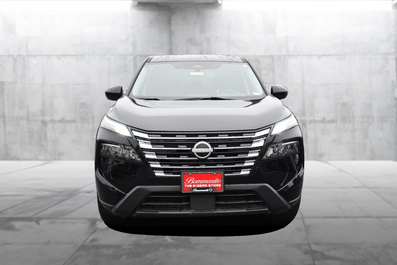 Nissan Rogue Vehicle Image 04