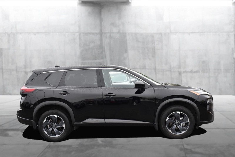 Nissan Rogue Vehicle Image 05