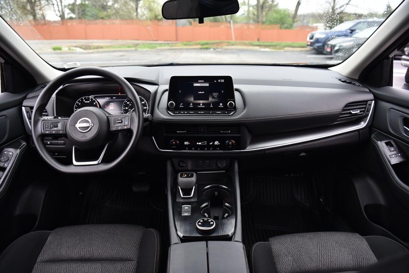 Nissan Rogue Vehicle Image 08