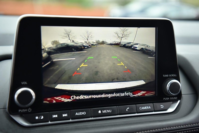 Nissan Rogue Vehicle Image 13