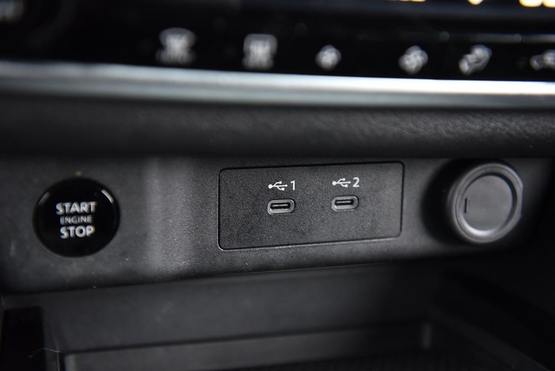 Nissan Rogue Vehicle Image 15