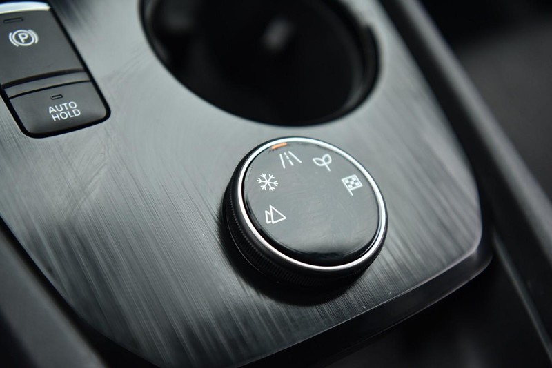 Nissan Rogue Vehicle Image 16