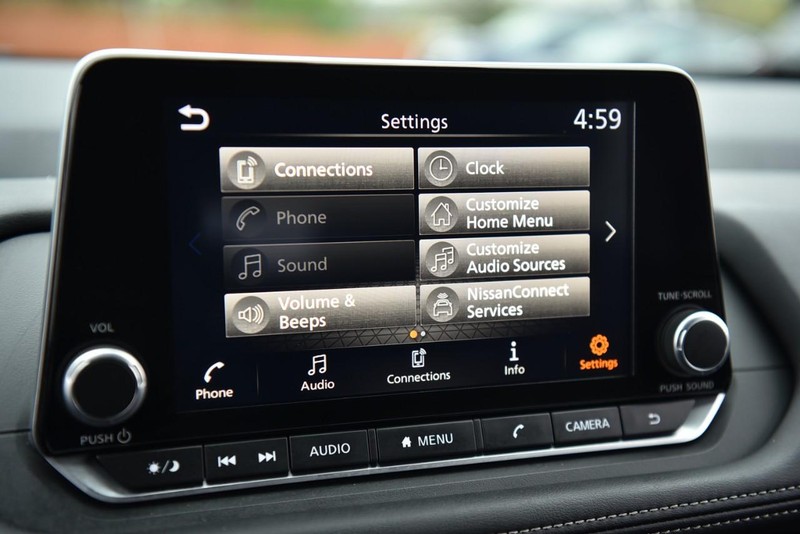 Nissan Rogue Vehicle Image 17