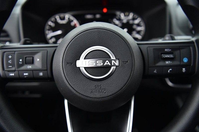 Nissan Rogue Vehicle Image 18