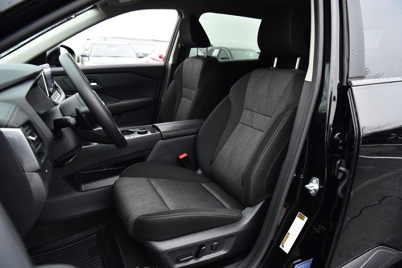 Nissan Rogue Vehicle Image 19