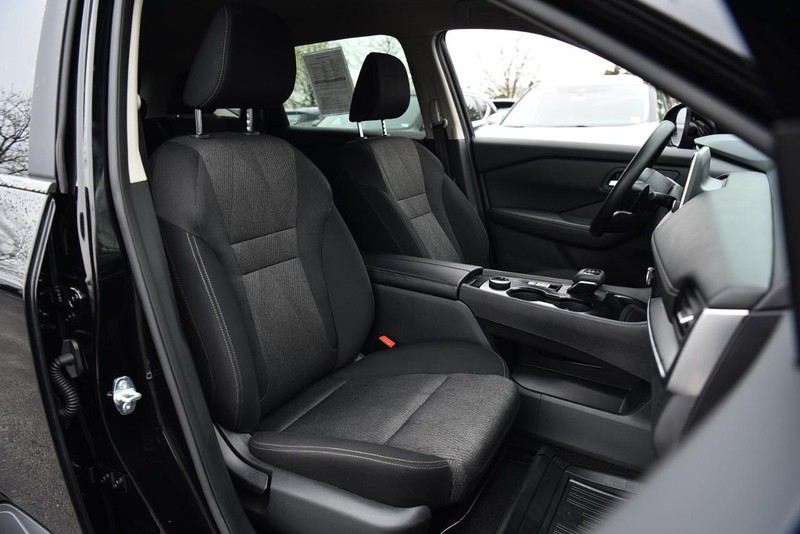 Nissan Rogue Vehicle Image 20