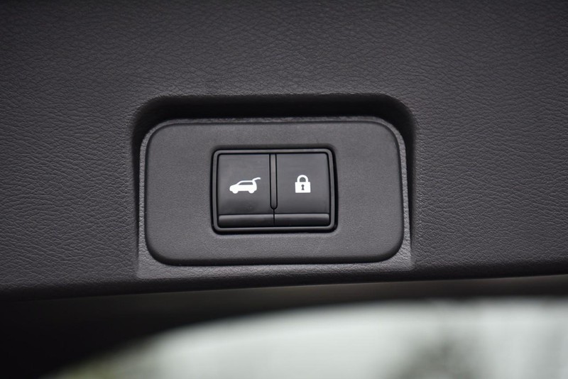 Nissan Rogue Vehicle Image 25