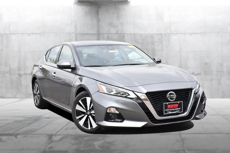 Nissan Altima Vehicle Image 02